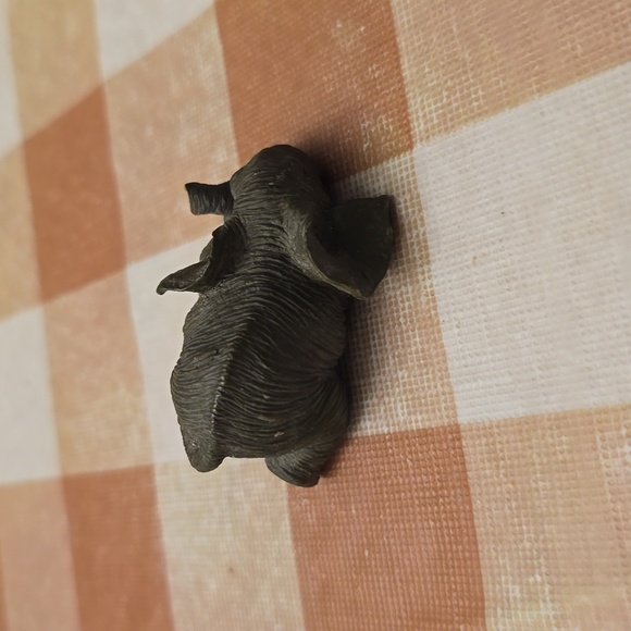 Tiny Elephant Figure - Picture 3 of 6